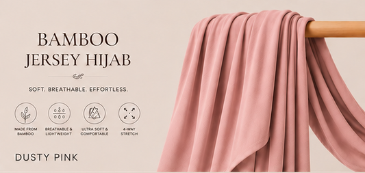 Dusty pink bamboo jersey hijab on a wooden rod with product features listed.